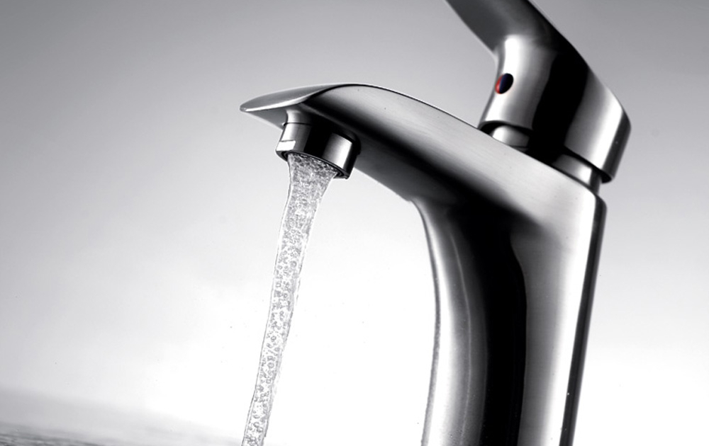 Petite robinetterie de lavabo en acier inoxydable